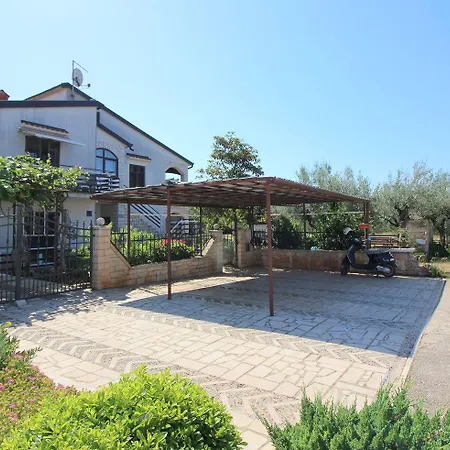 Hundefreundliches Nur 250 Meter Zum Mit Mediterranem Garten Apartamento Poreč